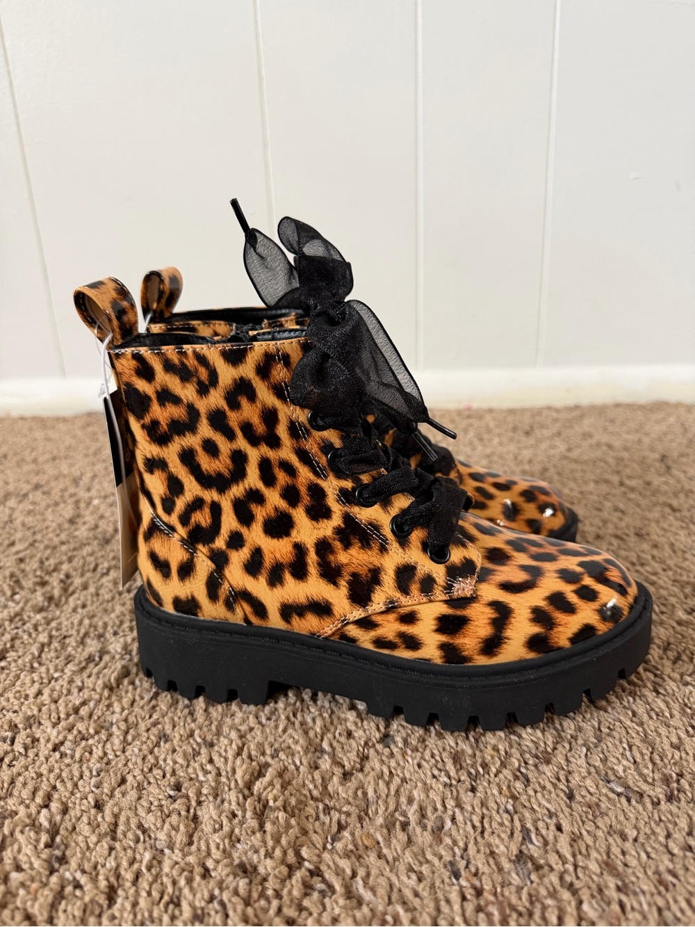 Art Class Girls Leopard Print Combat Boots Size 1 Chunky Lug Sole NWT - Picture 2 of 9